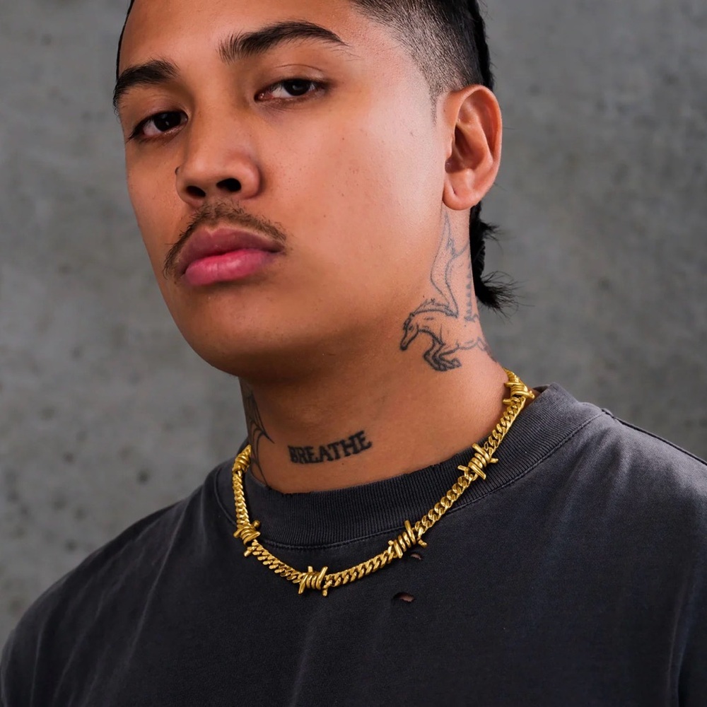 Gold Chain Necklace with Barbed Wire Design - Picture 3 of 7